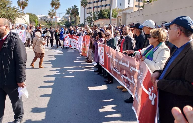 The National Union of Moroccan actions climbs its protests and waving the sit-in