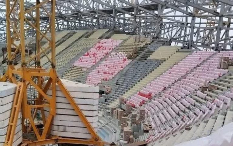 The Rabat stadium between its last stages ... starting to install chairs on the stands