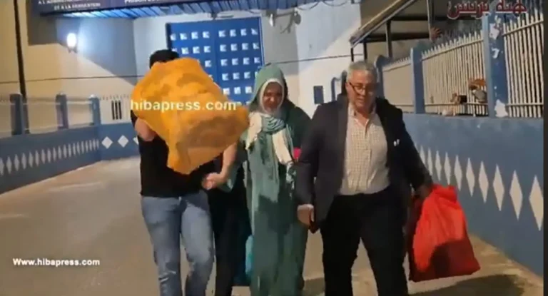 Urgent, a touching moment .. The wife of the plastic artist Tazi leaves the walls of Okasha prison