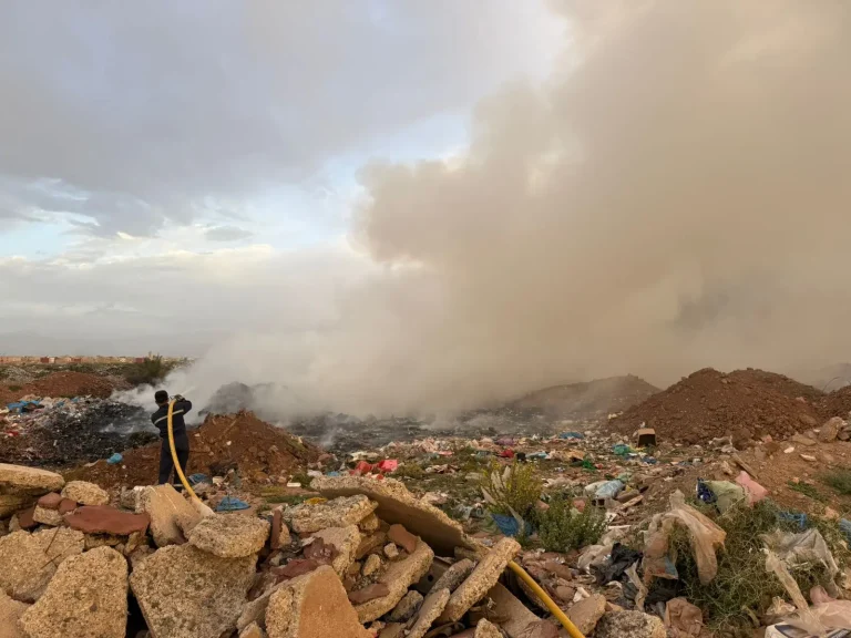 A massive fire broke out with a random waste of waste in the group tasing on the outskirts of Marrakech