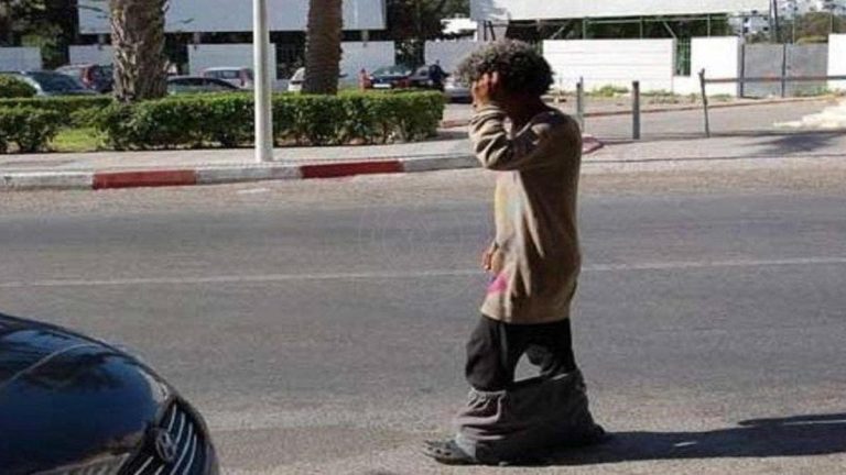 A mental disorder carries a stabbing weapon that threatens the security of citizens near GRSIF station