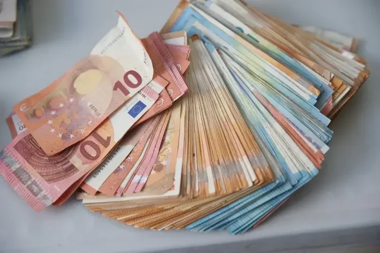 A noisy security strike overthrew a contraband network and washing millions between Morocco and Spain