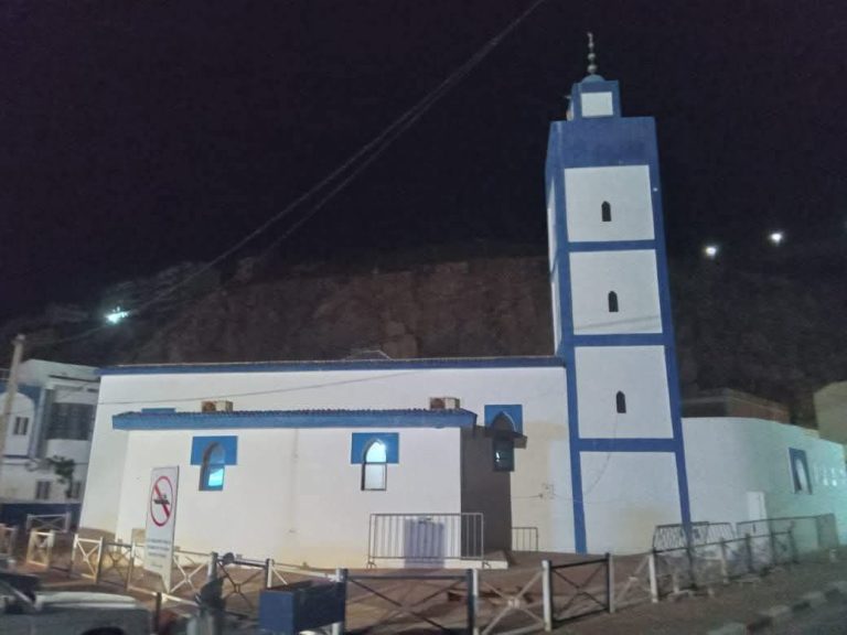 Al Hoceima .. Closing of the port mosque due to the danger of collapsing