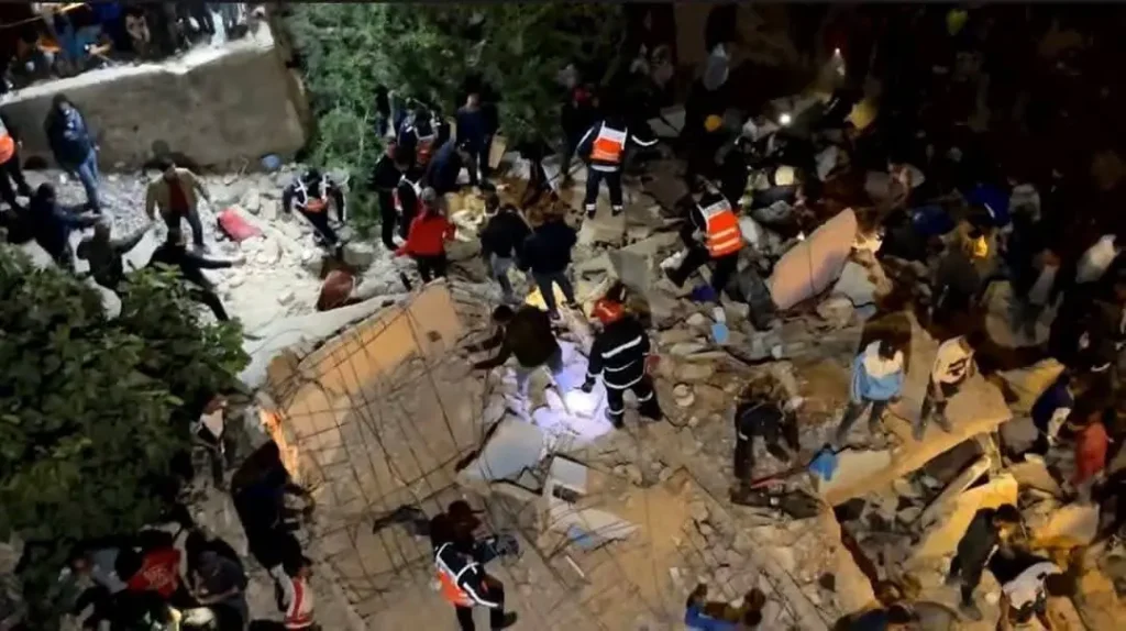 Authorities of Fez: "The collapsed building was the subject of orders to evacuate."