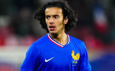  Ayoub Bouaâddi: Gérald Baticle sélectionneur de l'équipe de France Espoirs dribble Walid Regragui