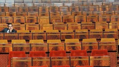 جدل تحت قبة البرلمان بسبب "الغياب" و مشادات واتهامات متبادلة