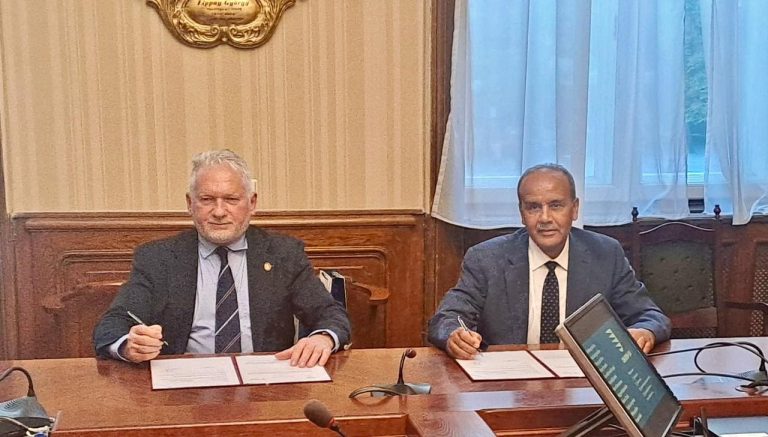 De Hungapa .. the president of Settat University concludes a partnership agreement with the University of Budapest