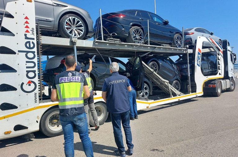 Demonstrate the luxury car smuggling gang between Spain and Morocco