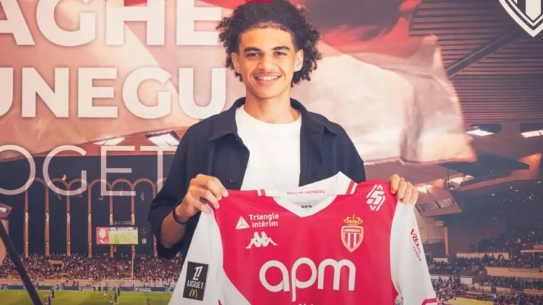 Elias Belmokhtar signs the first professional contract with Monaco