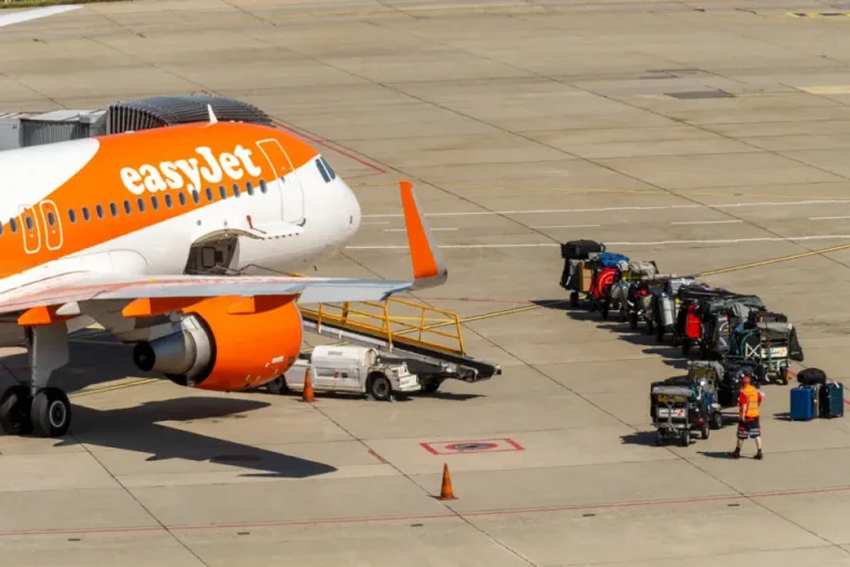 He was heading for Marrakech ... An emergency landing of an airplane in Madrid due to aggressive behavior of a passenger