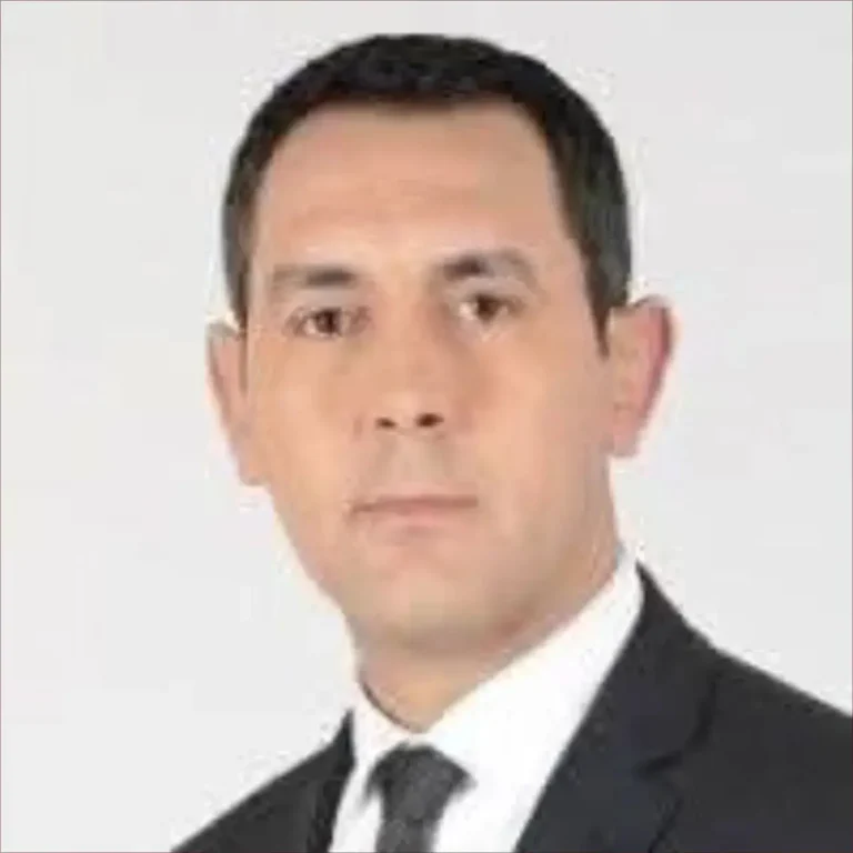 Mohamed Rashid is a new worker in the Essaouira region. Efficiency from the world of finance and business