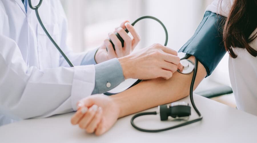 Report: 69.3 Moroccans over 70 years have high blood pressure