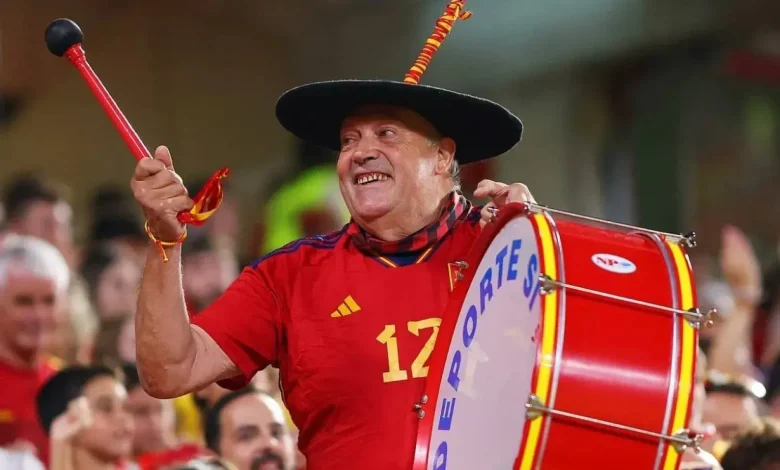 Spain .. The death of "Manolo" is the most famous fan of the Spanish national team, "La Rokha"