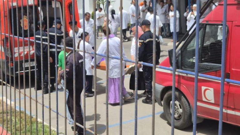Sufficient groups of workers in a cable company in Boskoura and transport them in critical condition for the + video hospital