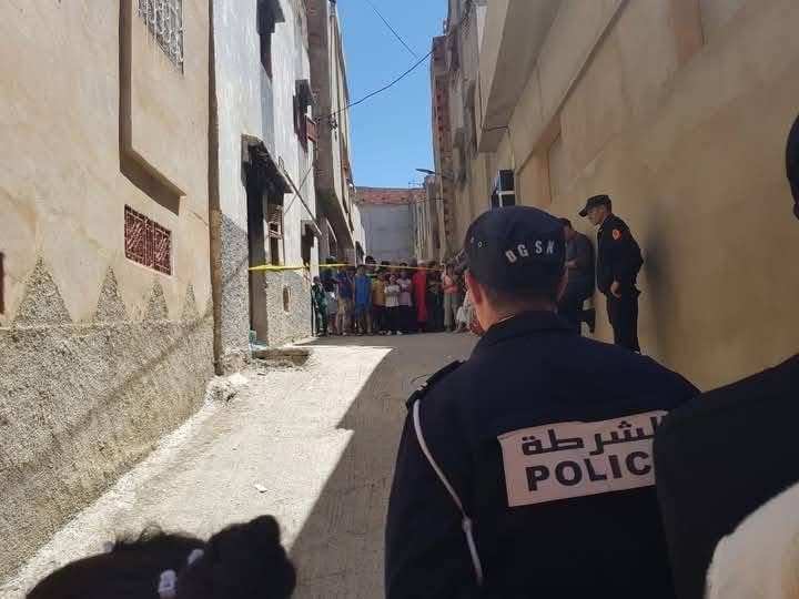 The discovery of a decomposition body is on the roof of a house that mobilizes security services