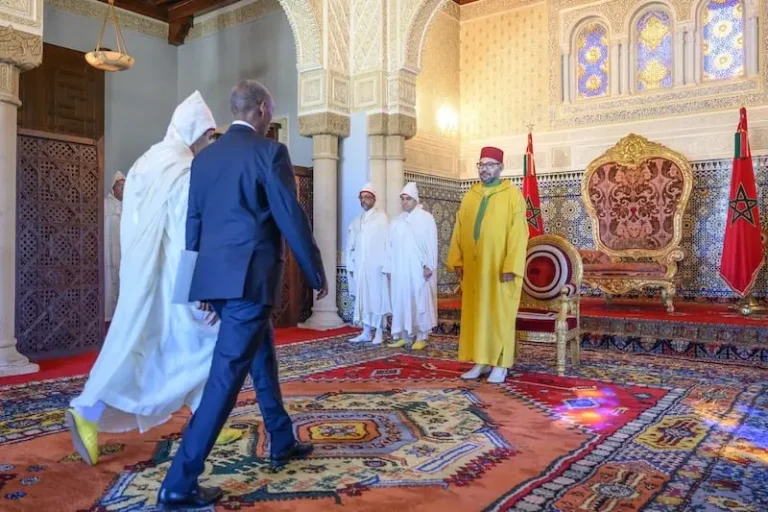 The king receives the new governors and workers appointed to the territorial and central administration
