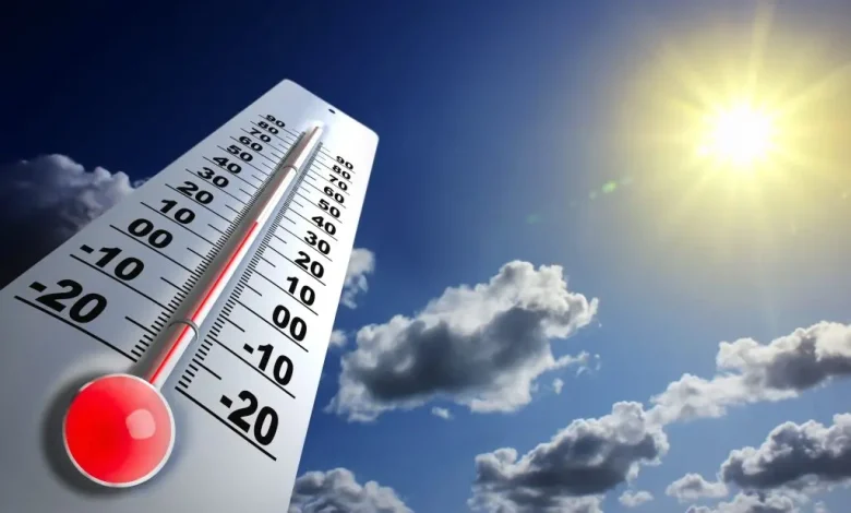 Time tomorrow, Tuesday, is a relatively hot atmosphere and local rains in the southern regions