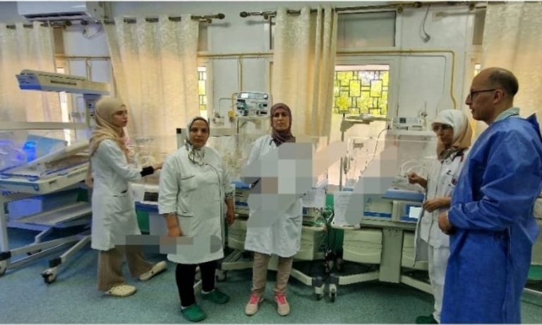 Al -hajeb .. a health team with "seven eyes" supervises the birth of a triple twin