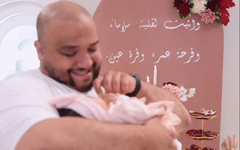 Al -zubayr Hilal enters the world of paternity and tears precedes words