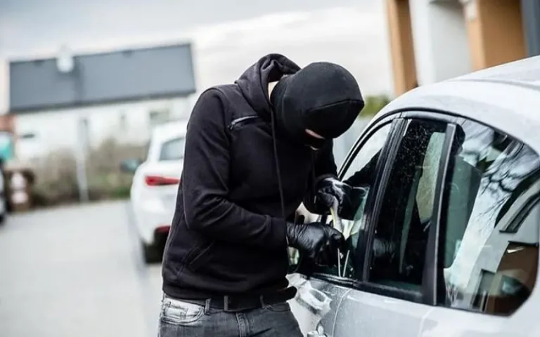 Document the flight process of a large sum of money inside a car in the Al -Masirah district of Marrakech