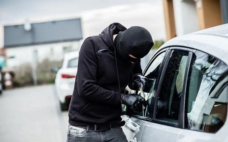 Document the flight process of a large sum of money inside a car in the Al -Masirah district of Marrakech