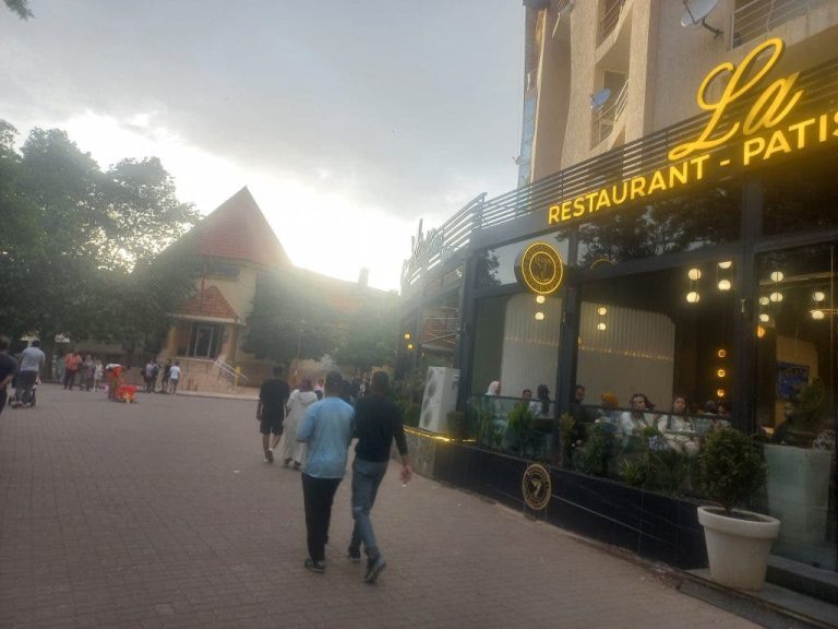 Euphins die tourist. Cafes and restaurants are about to close: who saved "Swiss Morocco"?