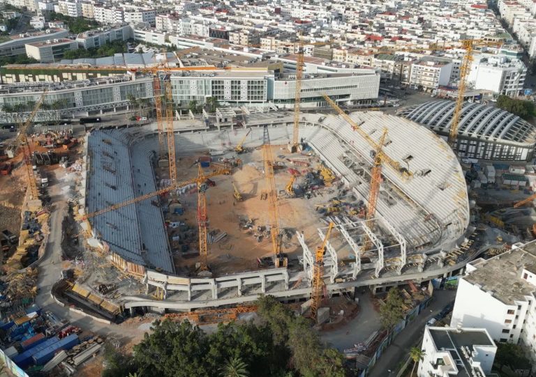In record time ... the completion of the construction of the post-Courrier stadiums of Rabat and the attempt to wrap and the roof