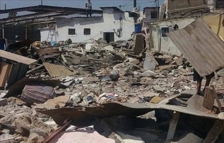 In the presence of great security ... The demolition of random meteors in Muhammadiyah, in the middle of the population demonstrations