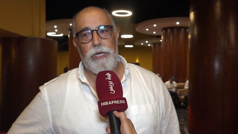 Mohamed Khay looks with a "frightening" of a different comic experience