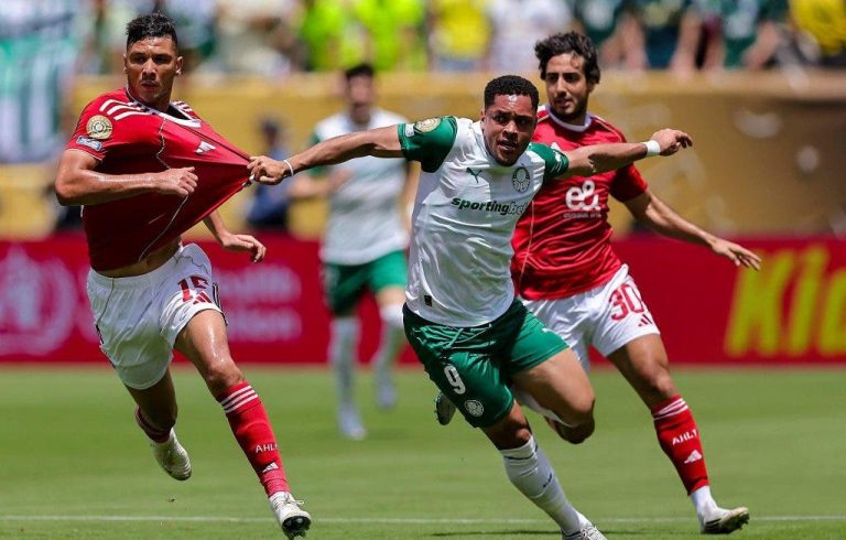 The club World Cup .. Al -Ahly is defeated by Palmras, the Brazilian