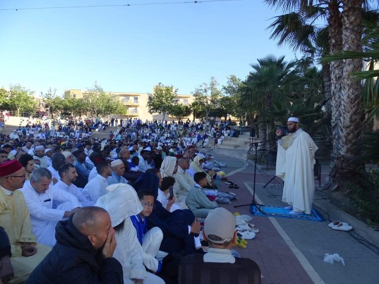 The members of the Moroccan community of Spain renew loyalty .. and celebrate the party without the ritual slaughter