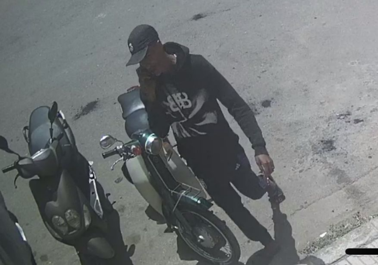 The surveillance cameras monitor the theft of a motorcycle in the Al -Samsalia district of Marrakech (video)