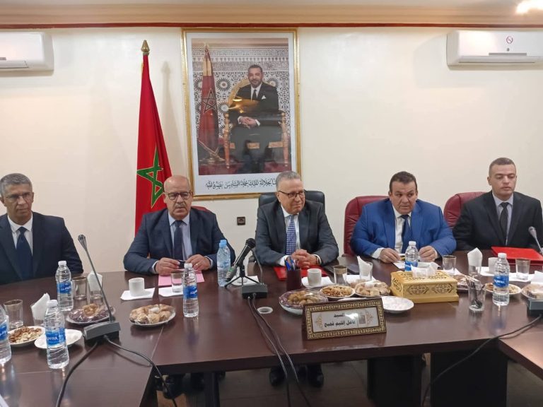 The worker of the province of Figger is a communication visit to the Fajij group