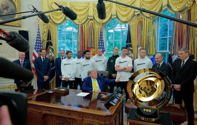 Trump receives the Italian team from Juventus inside the White House
